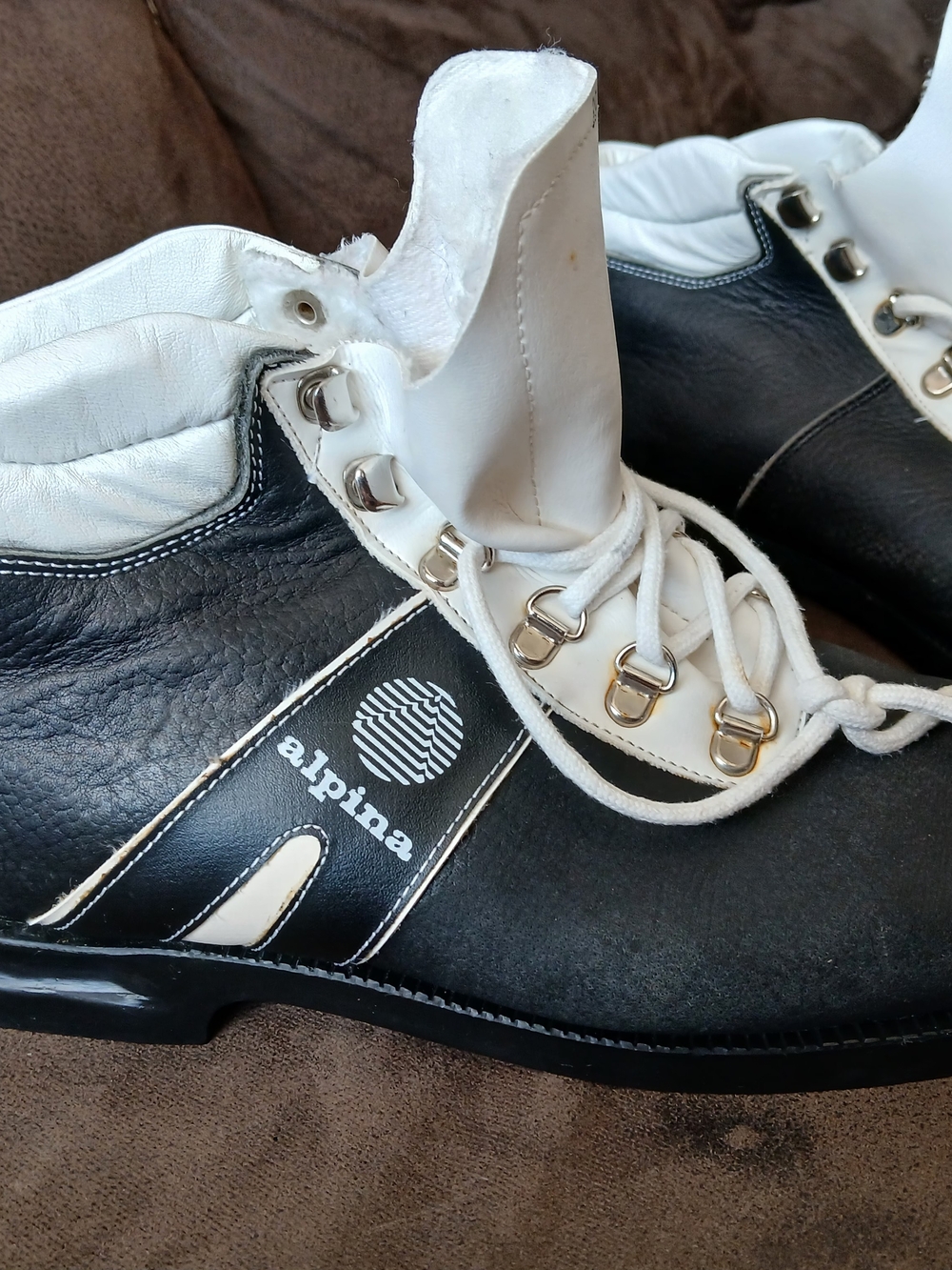 Alpine Youth Black and White Ski/Outdoor Boots